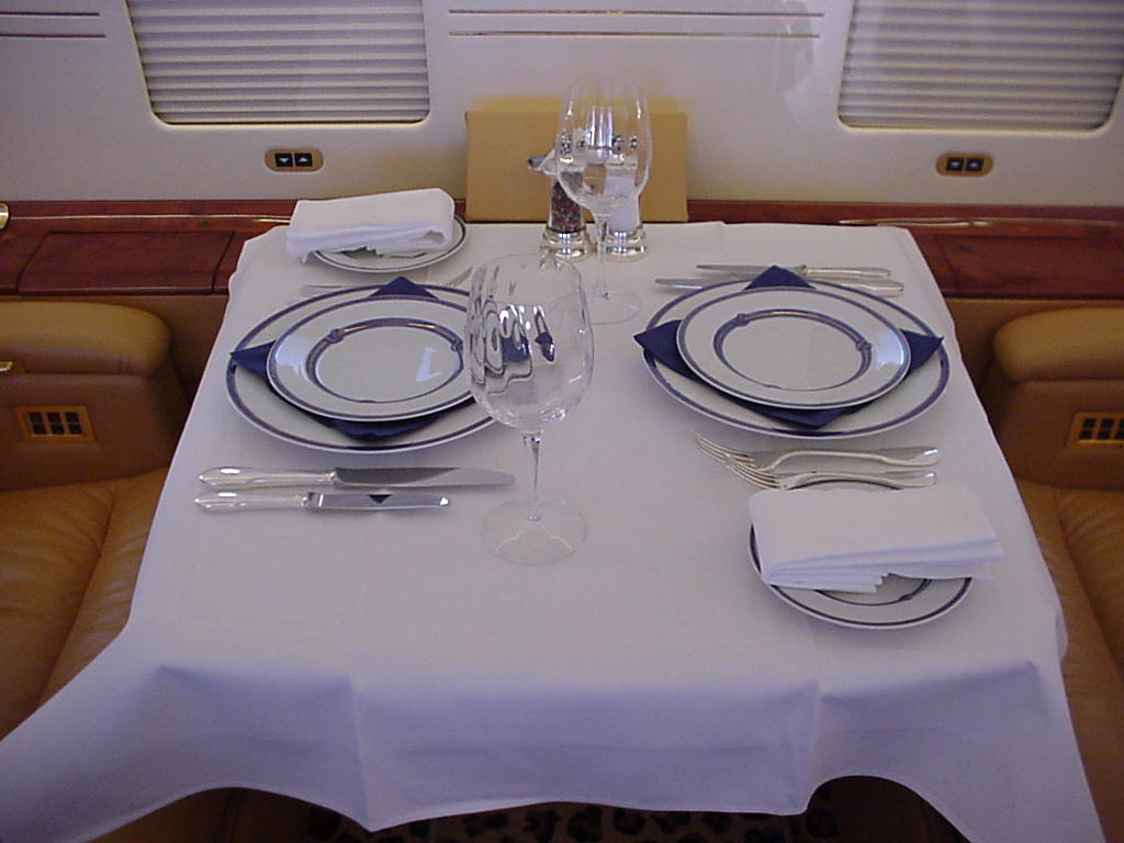 Air Charter Bahamas - Global Express Dining